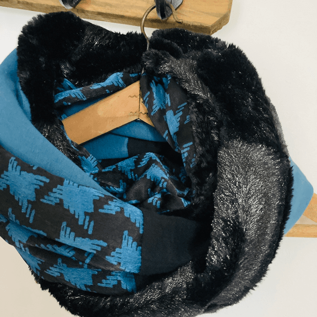 Écharpe étole noire et bleue